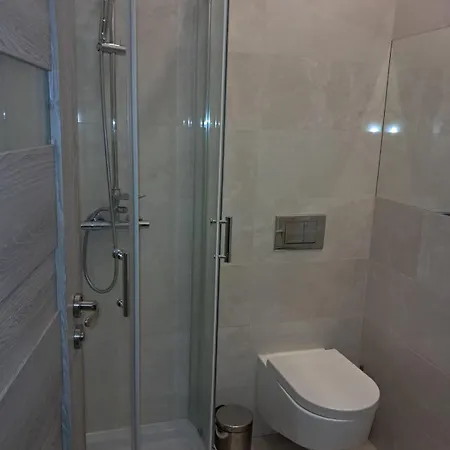 Kawalerka W Centrum Jeleniej Gory Апартаменты *